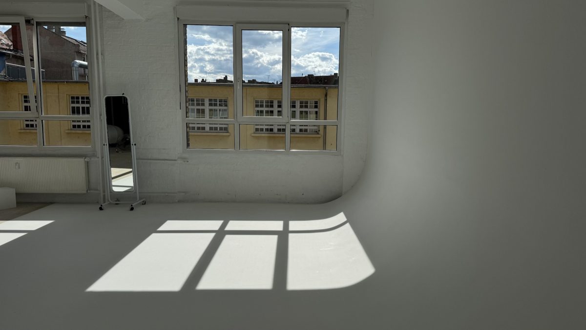 Cyclorama Fotostudio Frankfurt mit natürlichem Tageslicht